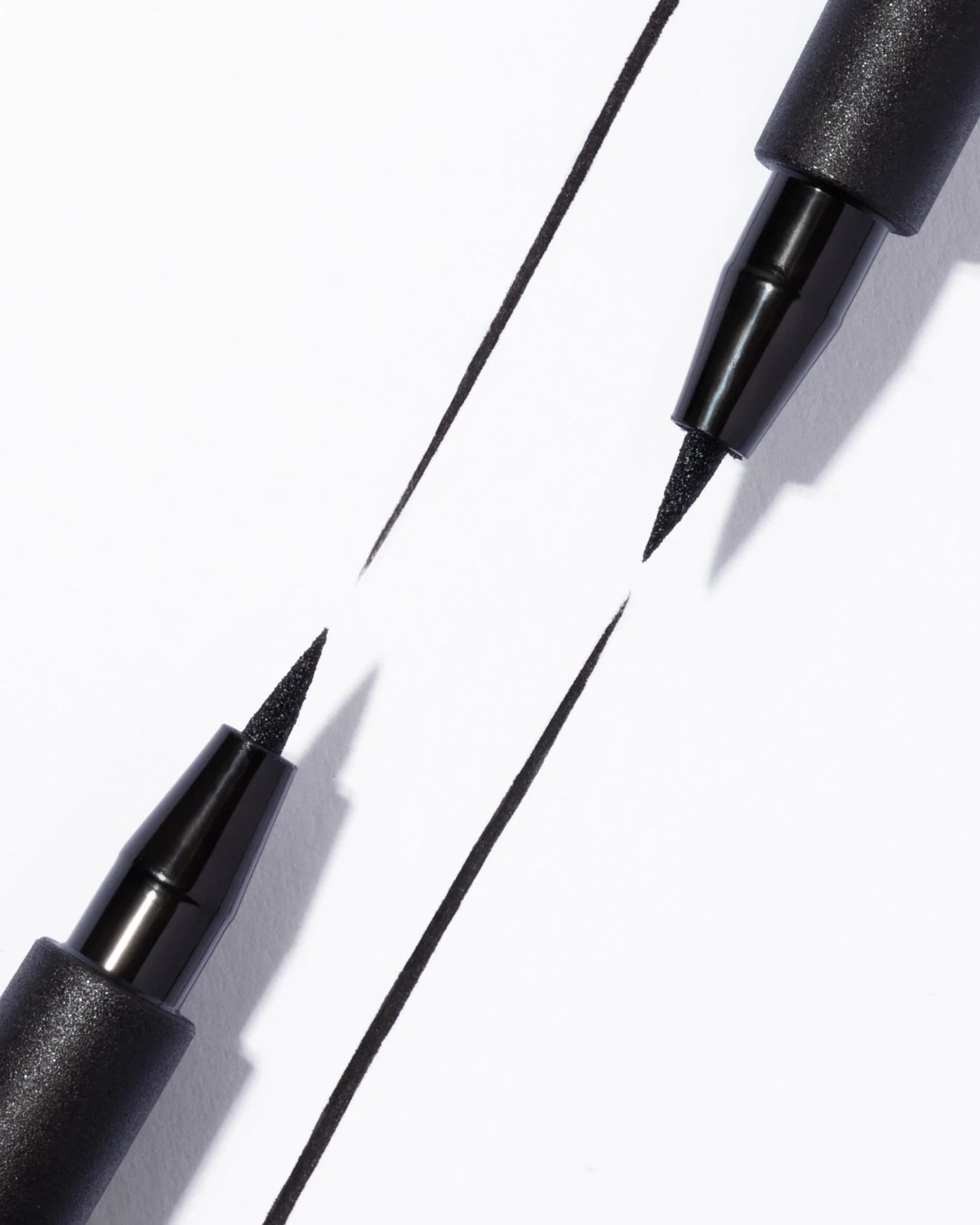 12H PEN EYELINER - Eyeliner Nero In Penna Lunga Durata - Image 3