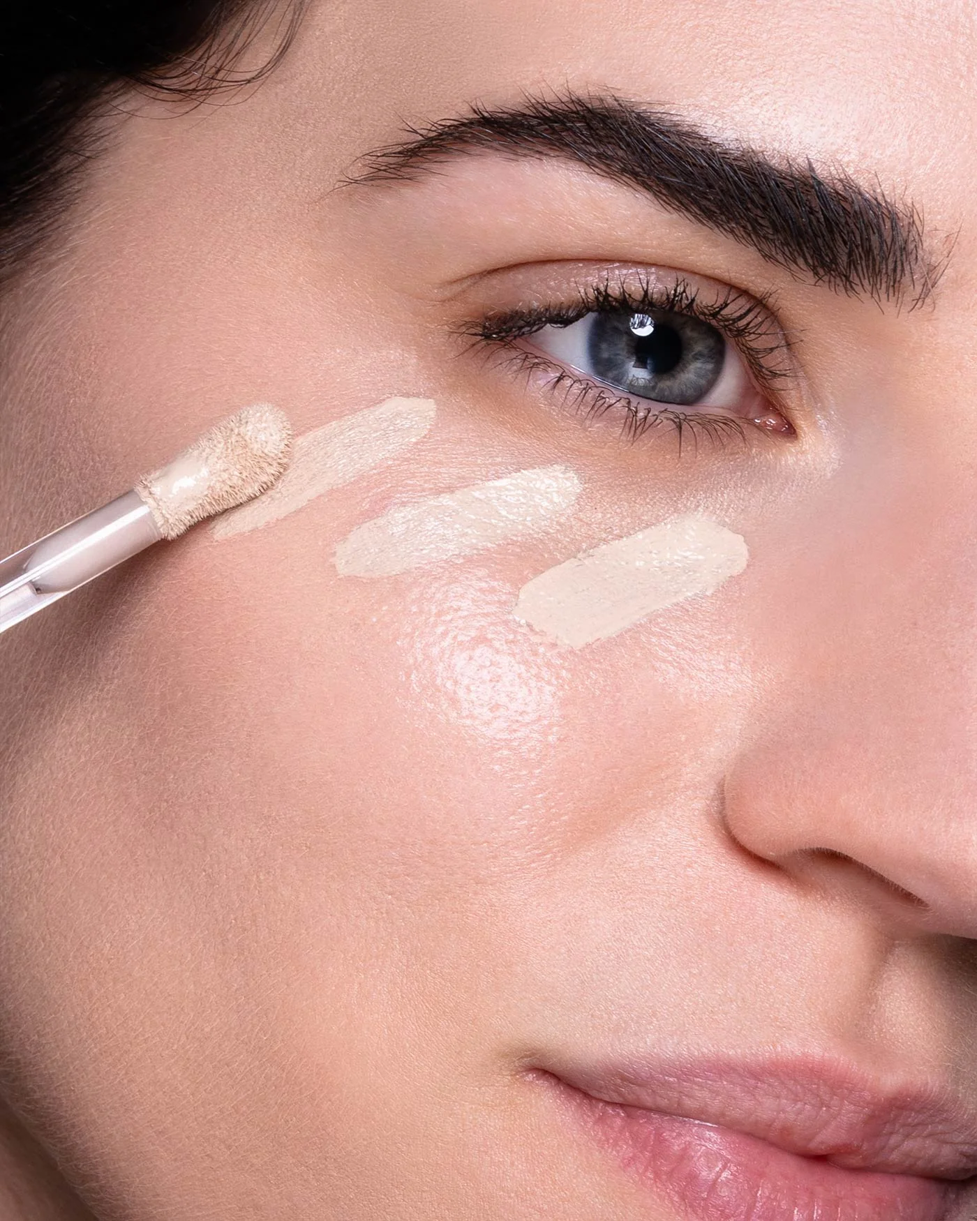 FLUID CONCEALER SERUM - Correttore Siero Idratante Illuminante - Image 3