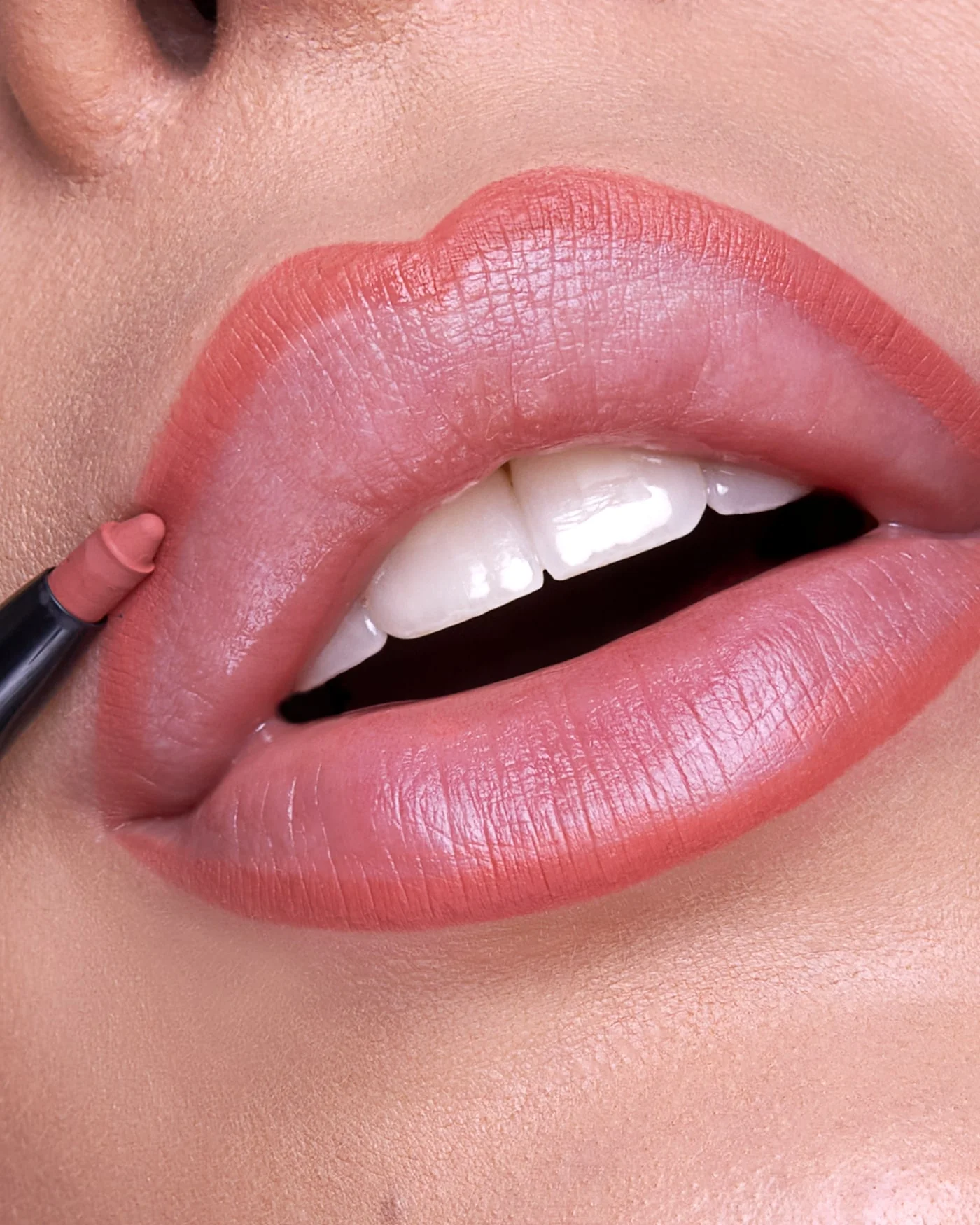 OUTLINE WATERPROOF LIP PENCIL - Matita Labbra Retraibile Resistente all'Acqua - Image 10