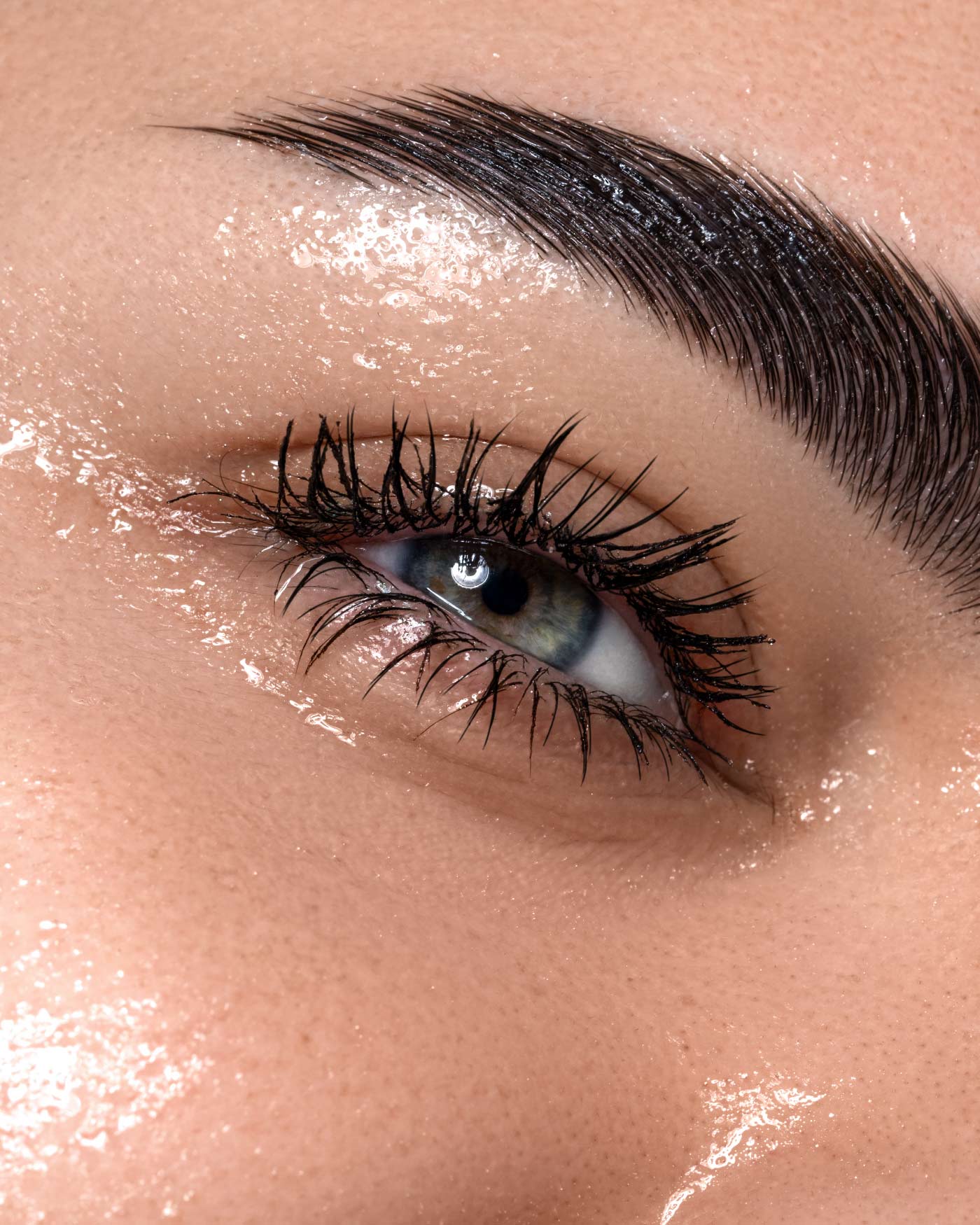 THE UNIVERSAL VOLUME MASCARA WATERPROOF - Mascara Volumizzante Resistente all'Acqua - Image 3